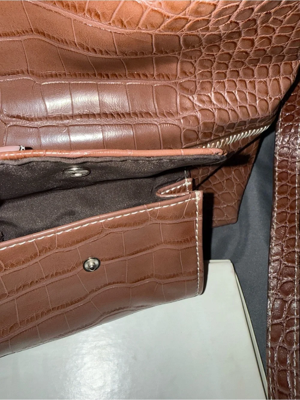 Vintage Y2K Tommy Hilfiger brown croc-embossed shoulder bag